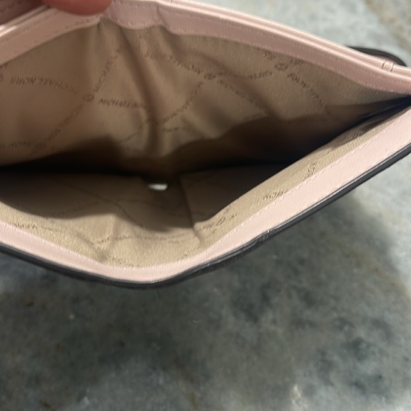 NWT Michael Kors Signature Brown and Blush Jet Set Travel Wristlet - Picture 6 of 7